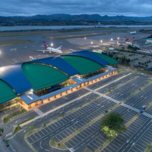 新伊瓦图机场正式启用