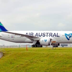 空气 : 恢复留尼汪 - 多芬堡和图莱尔的航班