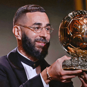 Football : Karim Benzema remporte le Ballon d'or 2022